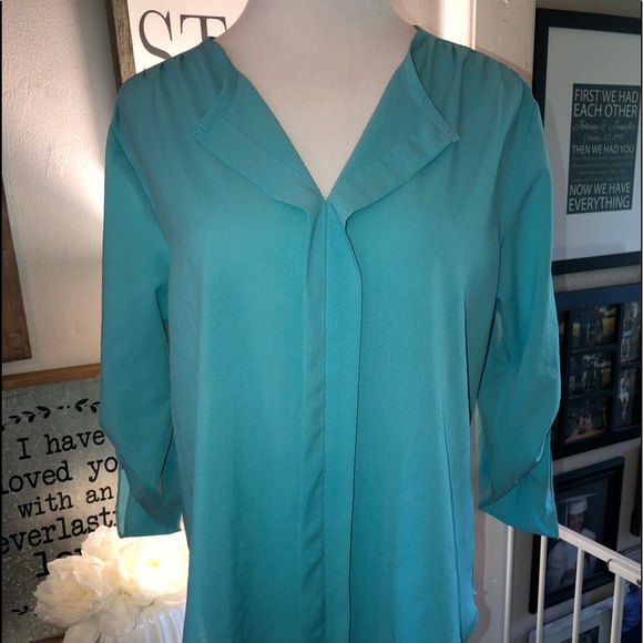 Bee Stitched blouse. Size Medium. - Picture 1 of 7